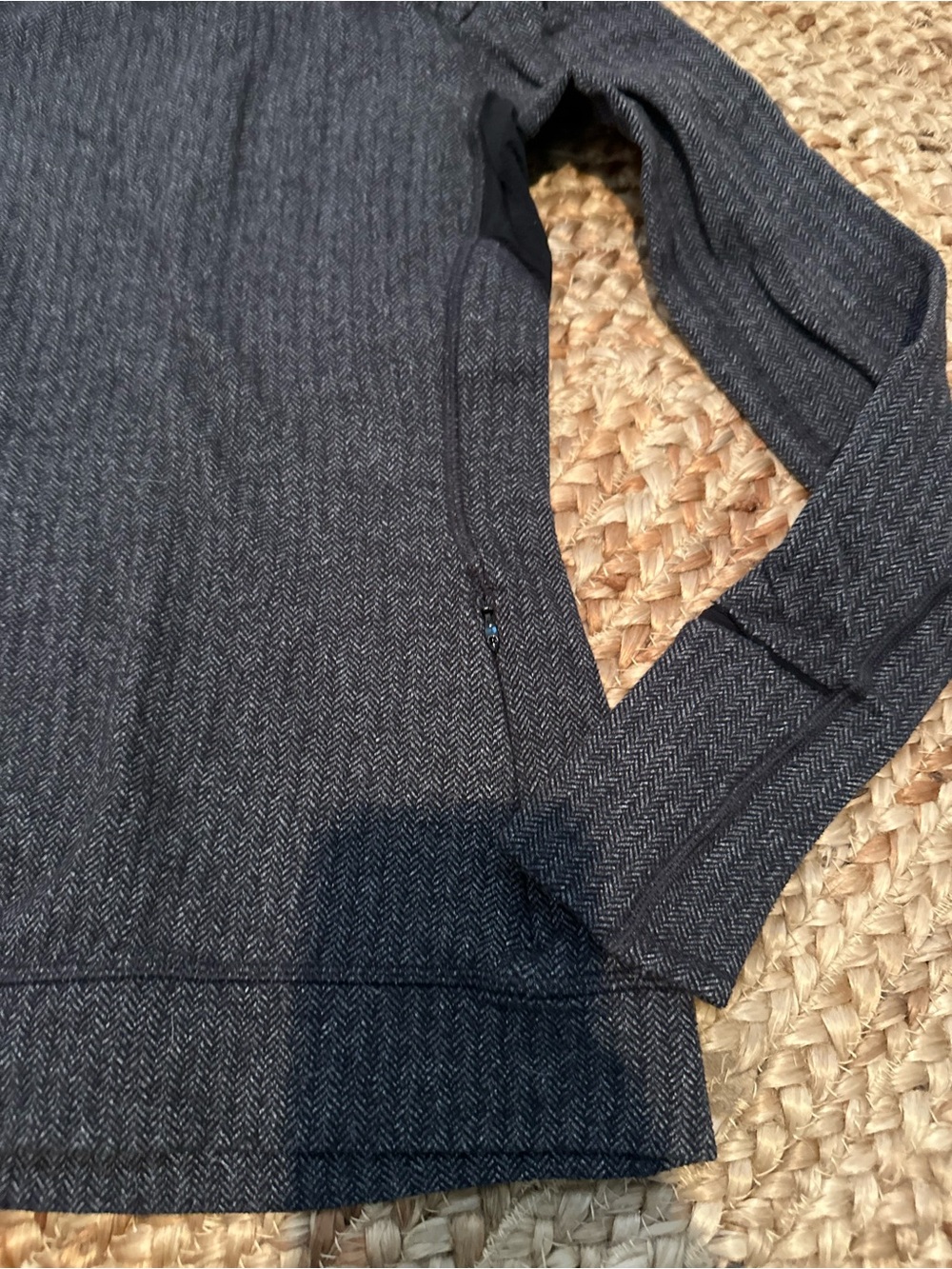 LULULEMON BASE RUNNER LONG SLEEVE - Picture 3 of 5